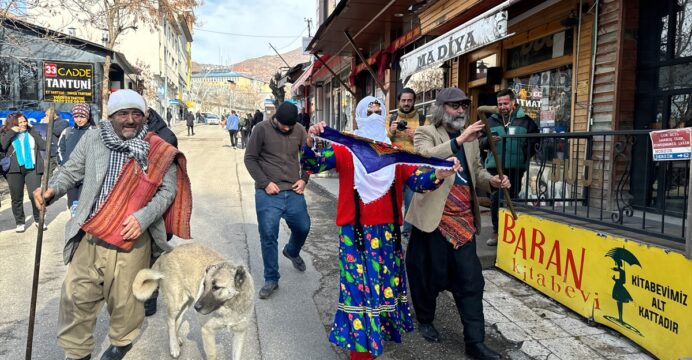 Tunceli'de yeni yılın gelişi kaybolmaya yüz tutmuş “Gağan” geleneğiyle kutlandı