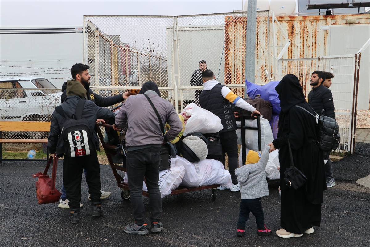 Türkiye'deki Suriyelilerin Kilis'ten ülkelerine dönüşü sürüyor