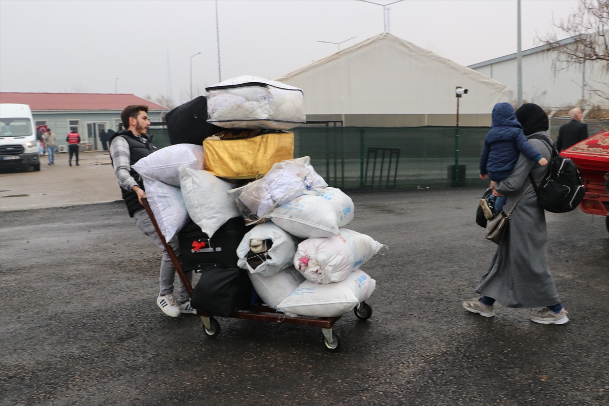 Türkiye'deki Suriyelilerin Kilis'ten ülkelerine dönüşü sürüyor