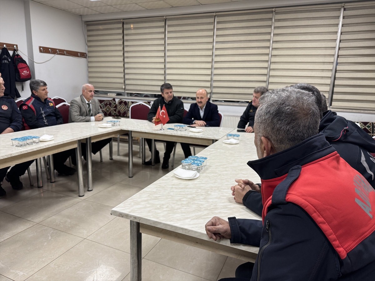 Gaziantep ve çevre illerin valileri yılbaşı gecesi görev yapan personeli ziyaret etti