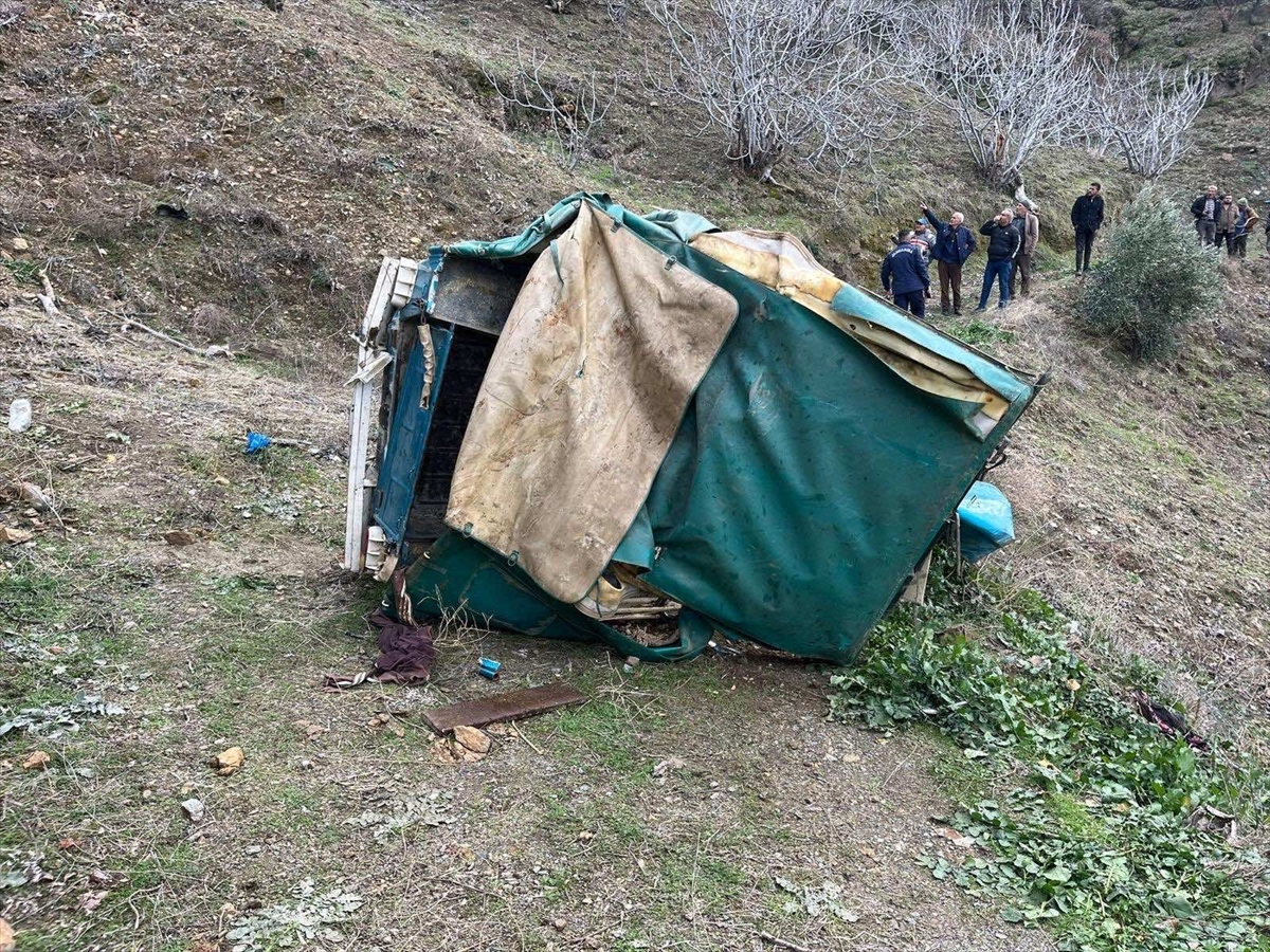 Aydın'da pikabın uçuruma yuvarlanması sonucu 1 kişi öldü, 6 kişi yaralandı