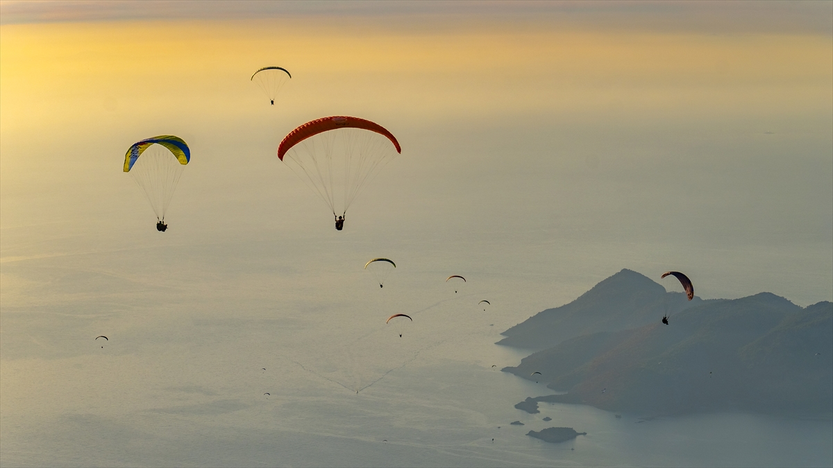 Babadağ'dan geçen yıl 189 bin 775 yamaç paraşütü uçuşu yapıldı