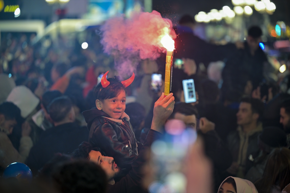 Başkentliler 2025'e kentin işlek caddelerinde “merhaba” dedi