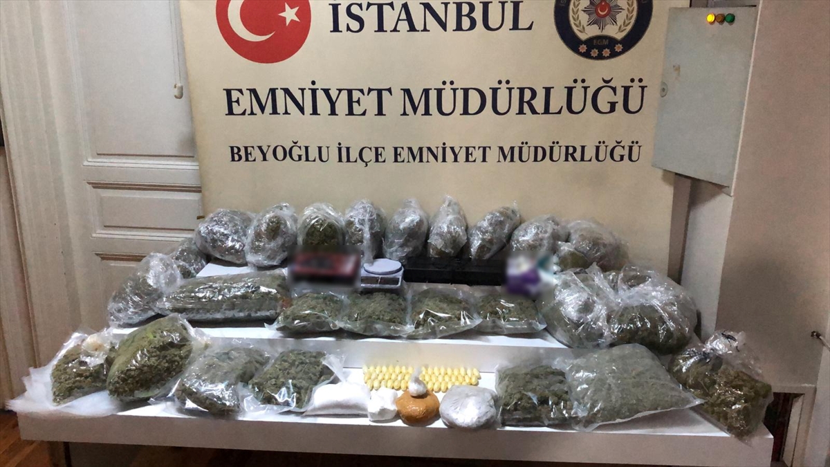 Beyoğlu'nda üzerinde 3 kilogram uyuşturucu madde ele geçirilen zanlı tutuklandı