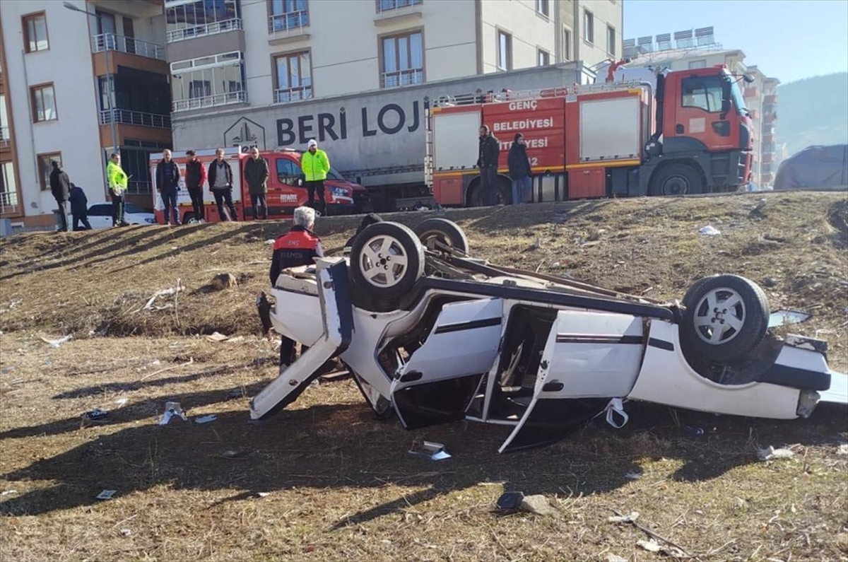 Bingöl'de takla atan otomobildeki 2 kişi yaralandı