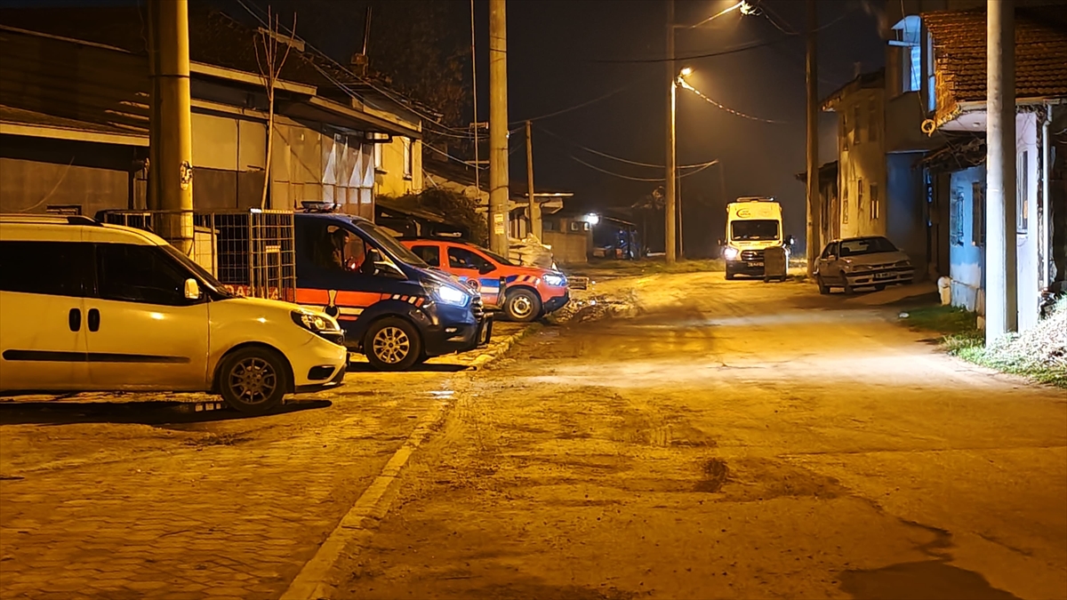 Bursa'da baba bıçakla iki çocuğunu rehin aldı