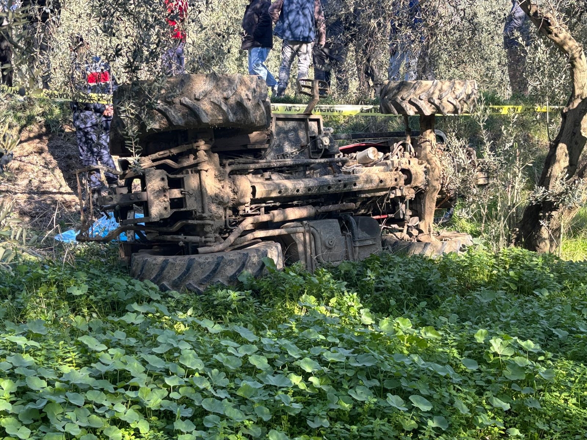 Bursa'da devrilen traktörün altında kalan sürücü öldü