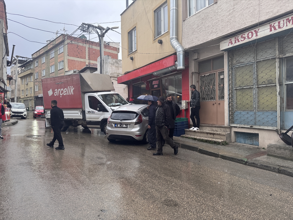 Bursa'da polisin “dur” ihtarına uymayan ehliyetsiz sürücüsü kovalamaca sonucu yakalandı