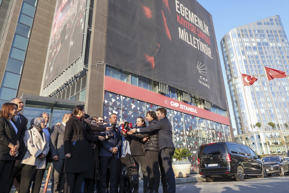 CHP Genel Başkanı Özel, İstanbul'daki olağanüstü MYK toplantısının ardından konuştu: