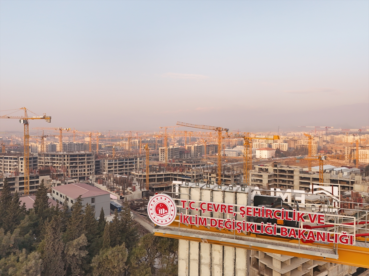 Deprem konutlarının yüzde 45'i hak sahiplerine teslim edildi