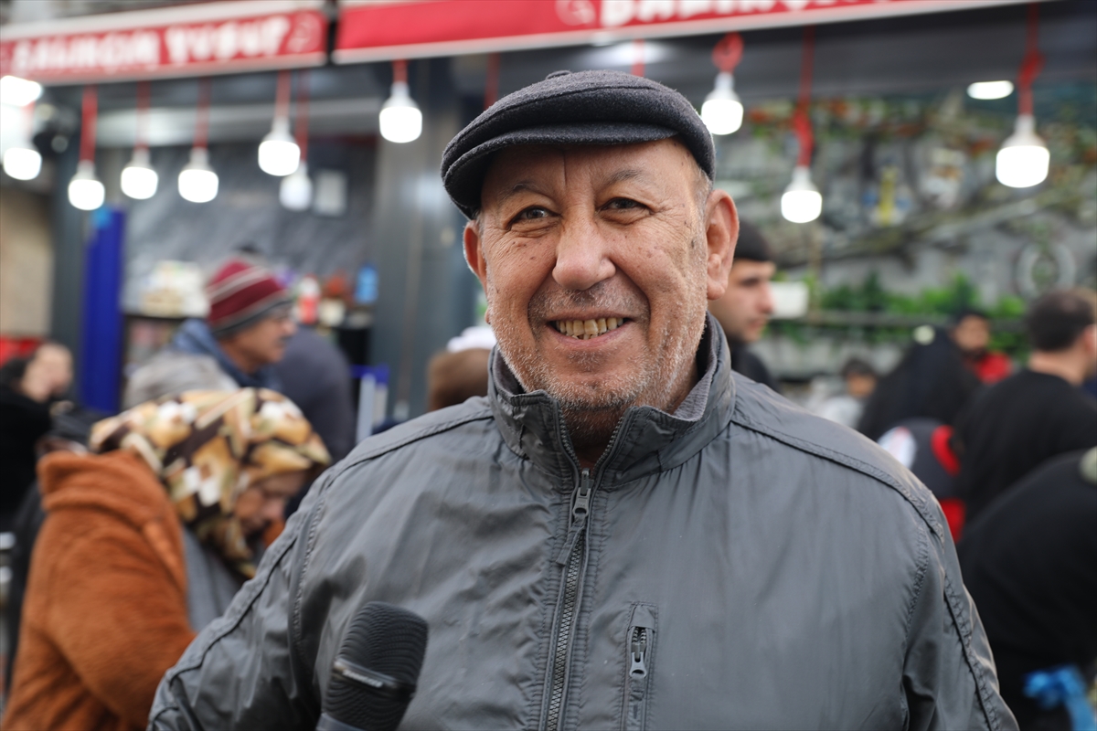 Edirne'de fiyatı düşen hamsiye vatandaşlar yoğun ilgi gösterdi