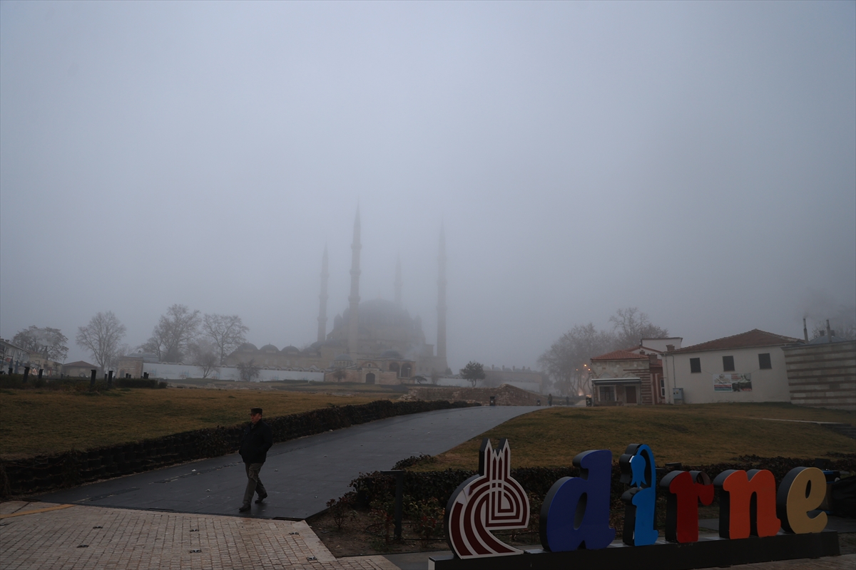 Edirne ve Tekirdağ'da sis etkili oldu