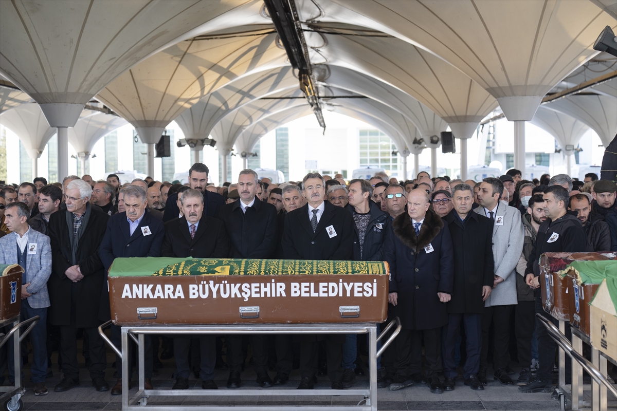 Eski Devlet Bakanı Kürşad Tüzmen'in annesi Feriha Tüzmen son yolculuğuna uğurlandı