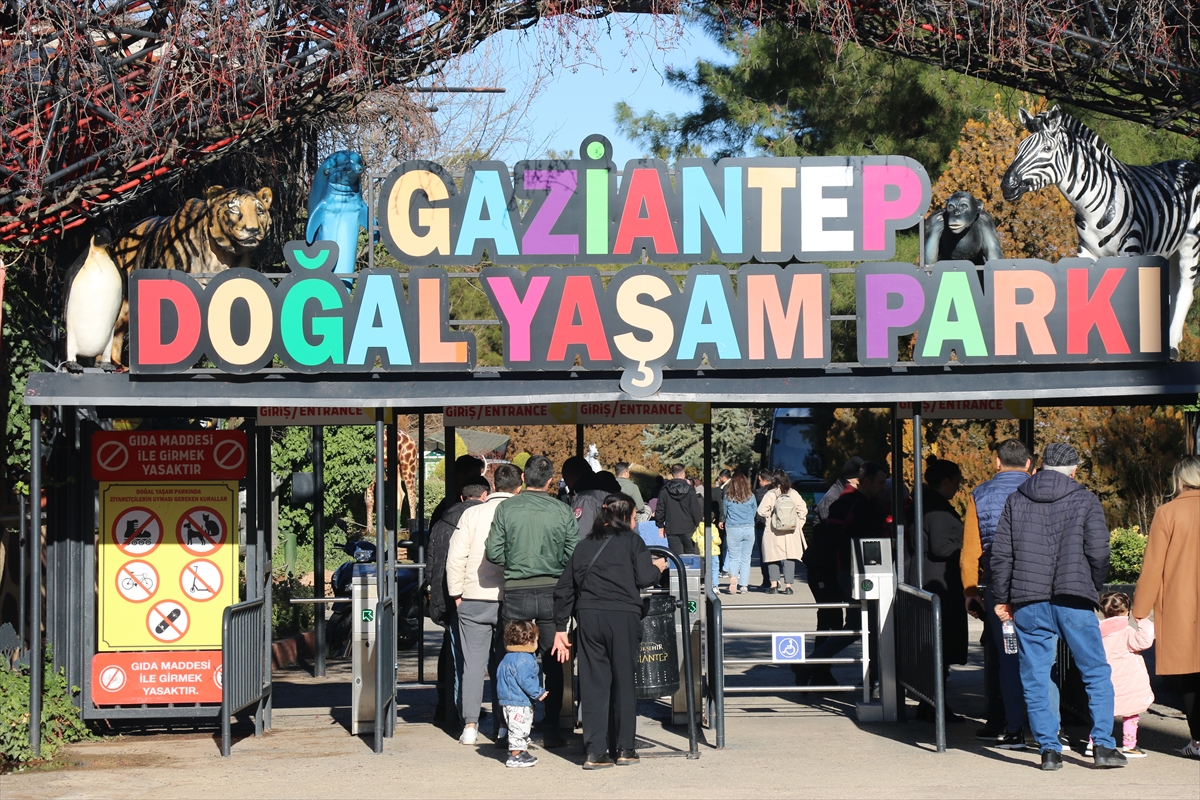 Gaziantep Hayvanat Bahçesi yılın ilk günü ziyaretçileri ağırladı