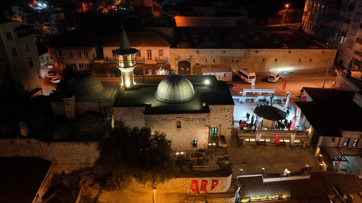 Hatay'da deprem sonrası restorasyonu tamamlanan cami ibadete açıldı