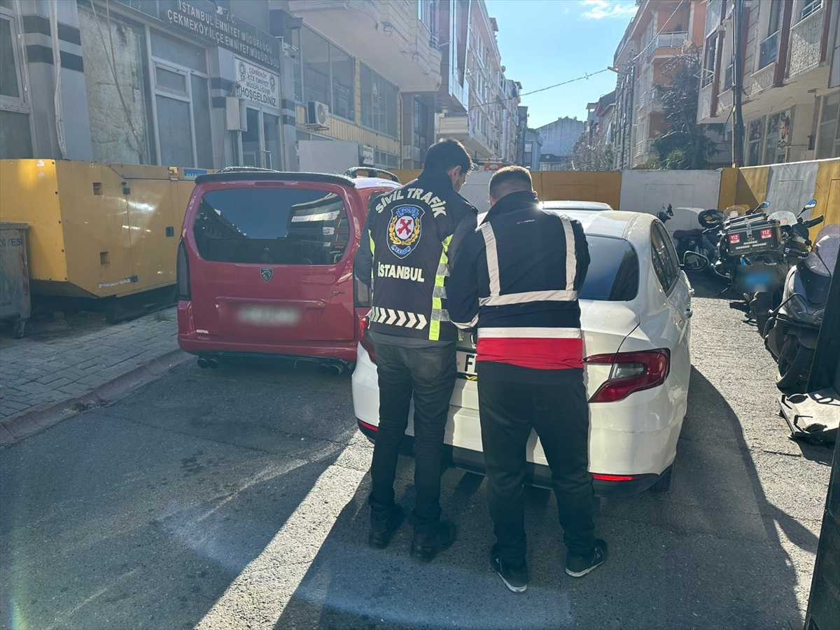 İstanbul'da trafikte kural ihlali yapan 2 sürücüye para cezası