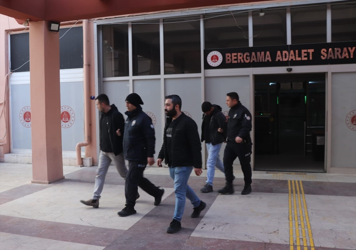 İzmir'de uyuşturucuyla yakalanan 3 şüpheli tutuklandı