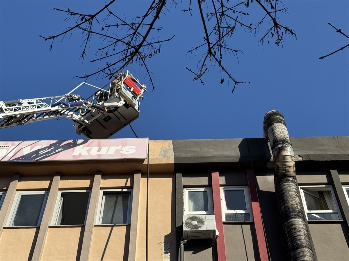 Kağıthane'de binanın dış cephesinde çıkan yangın söndürüldü