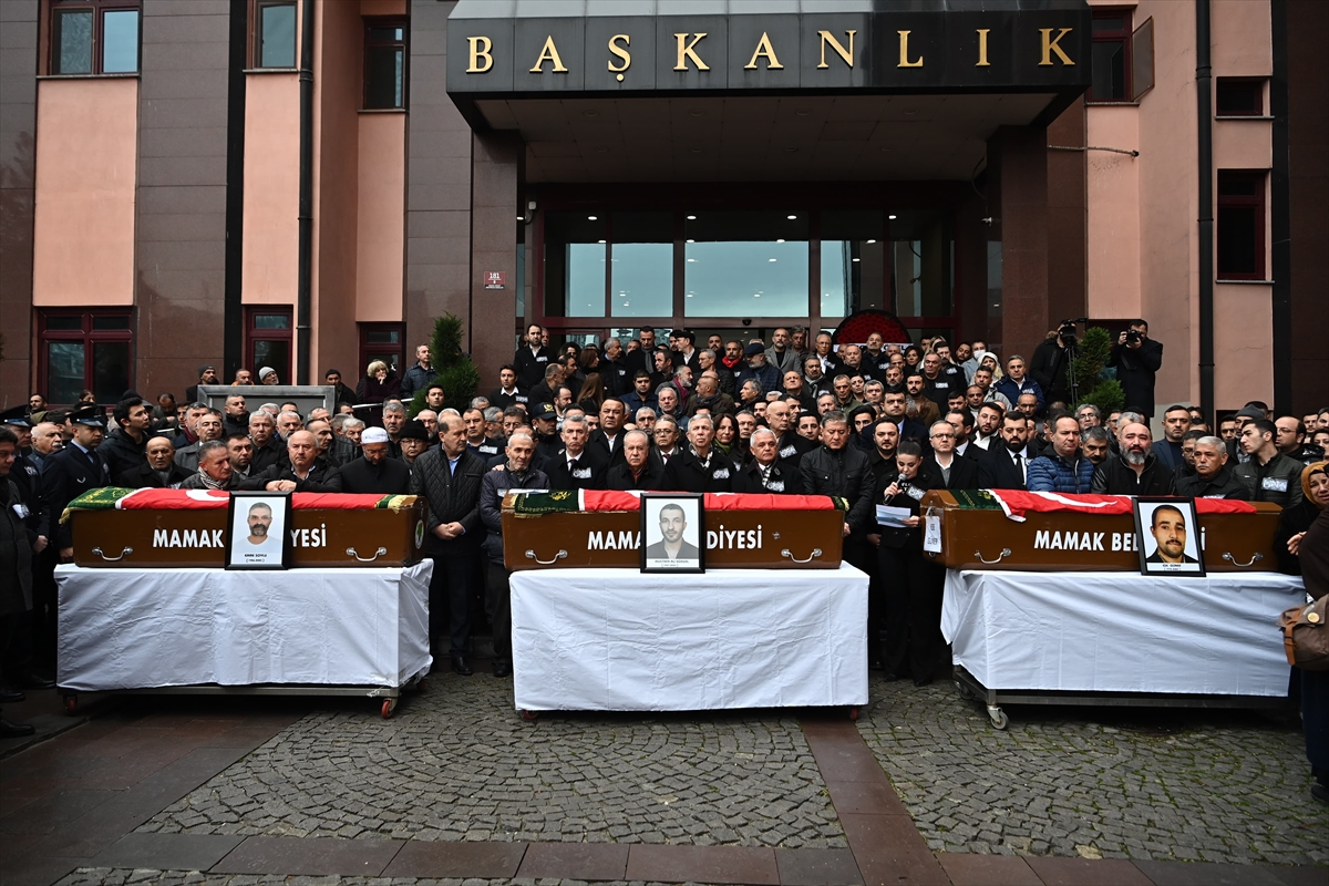 Kamyonun çarptığı otomobilde hayatını kaybeden 3 belediye işçisi için cenaze töreni düzenlendi