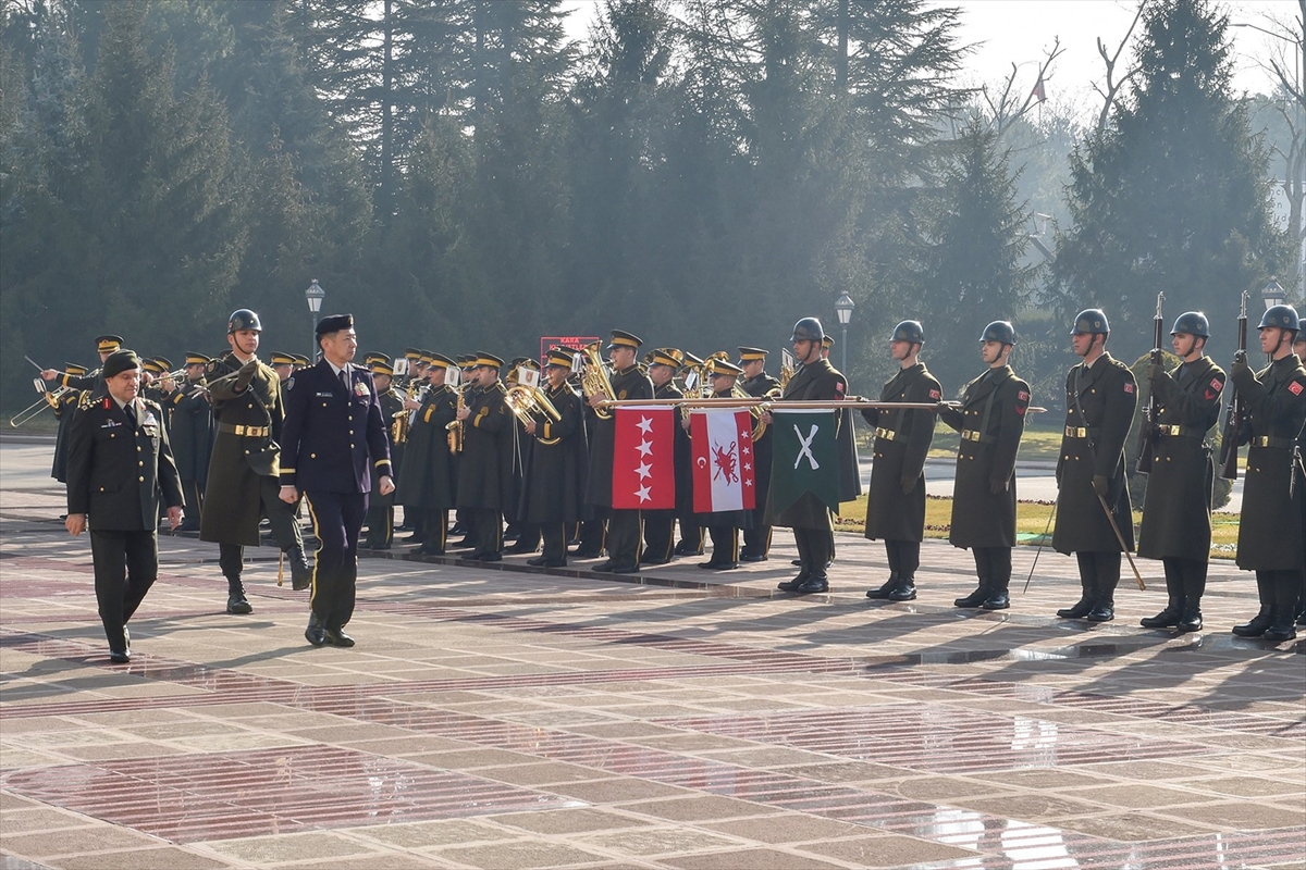 Kara Kuvvetleri Komutanı Bayraktaroğlu, Japonya Öz Savunma Kuvvetleri Komutanını ağırladı