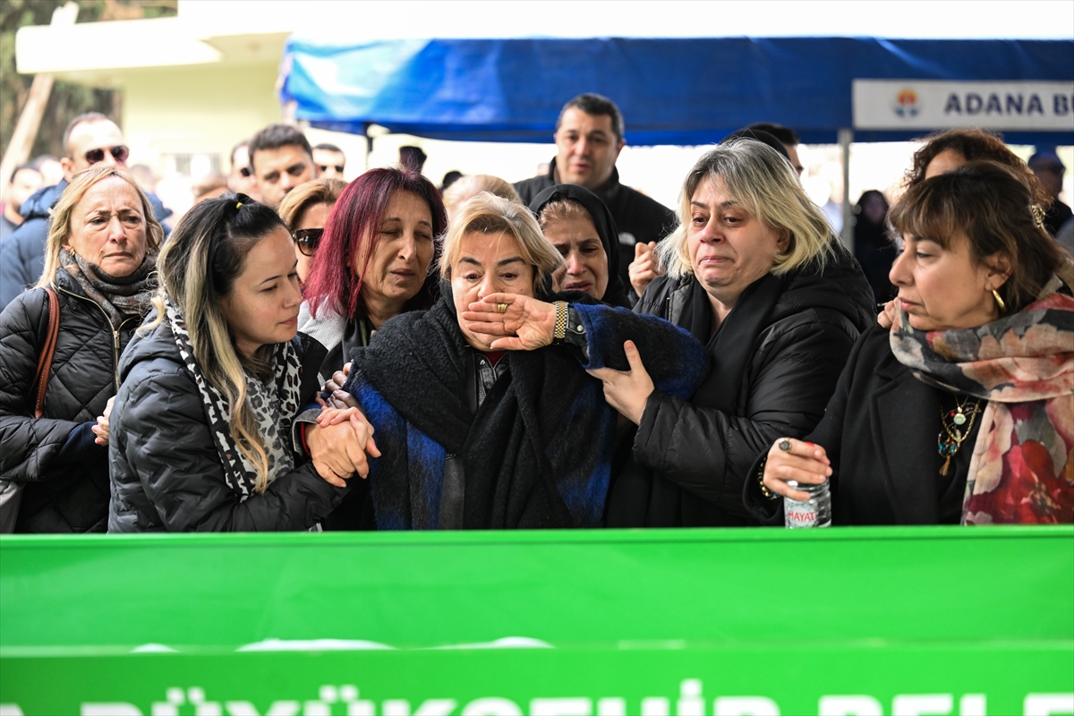 Kartalkaya'daki otel yangınında ölen anne, baba ve 2 çocuğunun cenazeleri Adana'da defnedildi