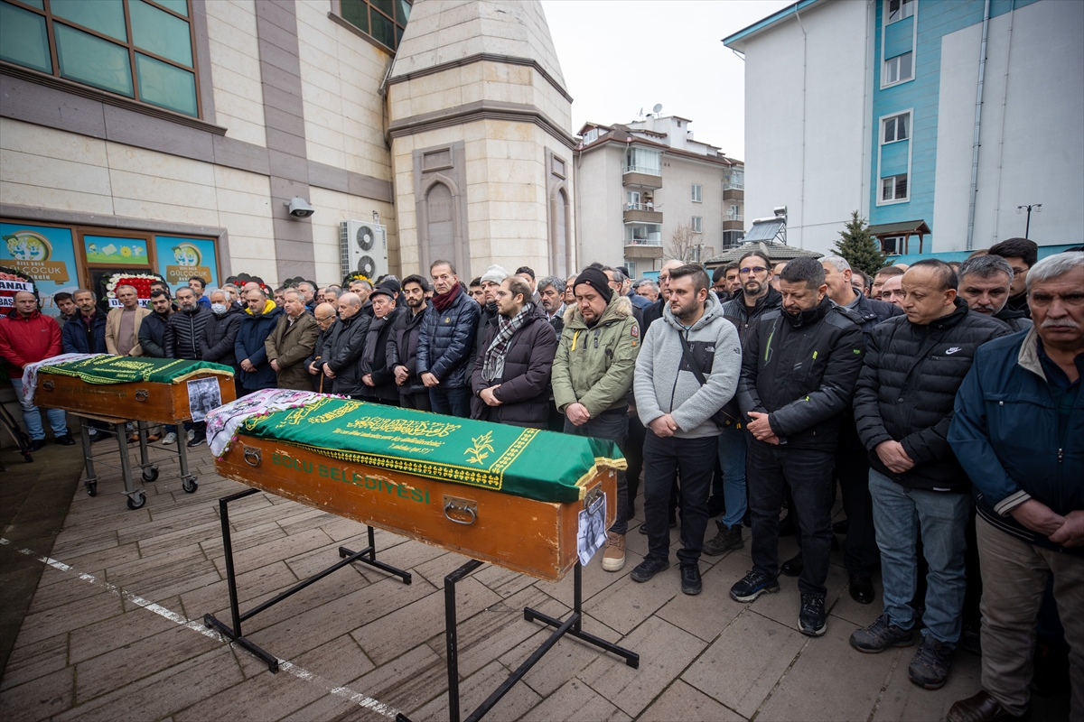 Kartalkaya'daki yangında hayatını kaybeden anne ve kızı son yolculuğuna uğurlandı