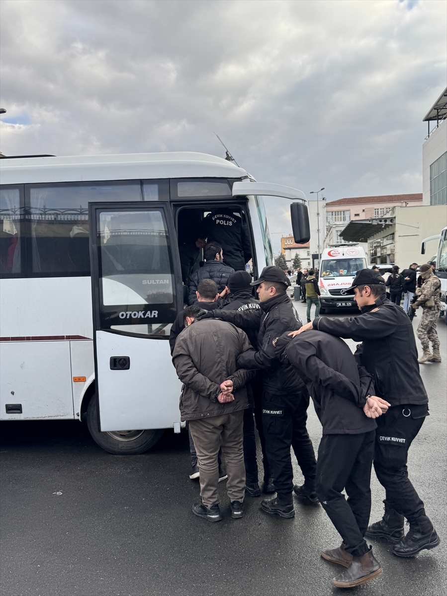 Kayseri'de “Hücre-6” operasyonunda yakalanan zanlılardan 13'ü tutuklandı