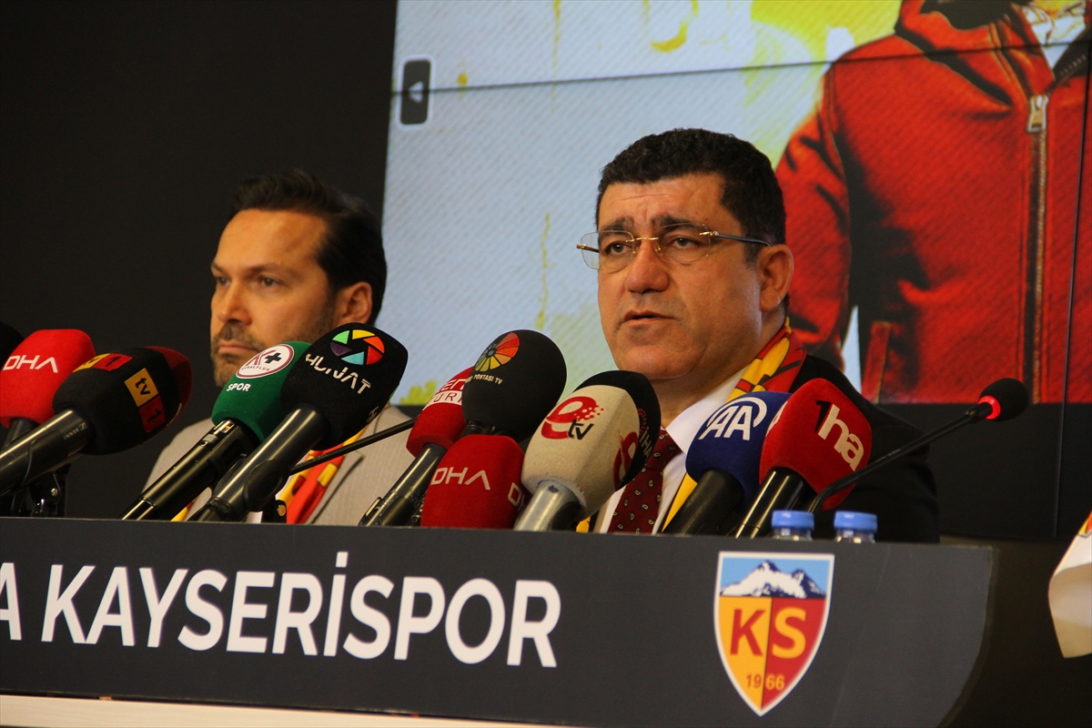 Kayserispor'un yeni teknik direktörü Sergej Jakirovic basın mensuplarıyla bir araya geldi: