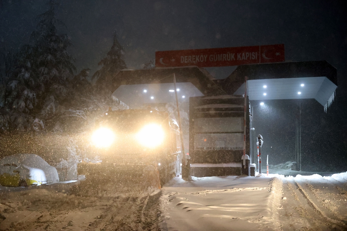 Kırklareli'nin yüksek kesimlerinde kar yağışı etkisini arttırdı