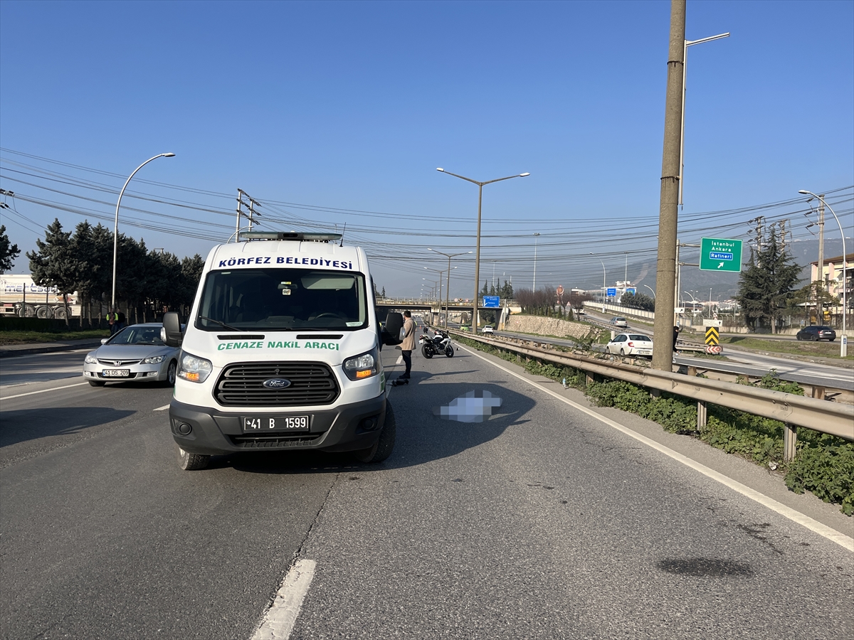 Kocaeli'de otomobille çarpışan motosikletin sürücüsü öldü