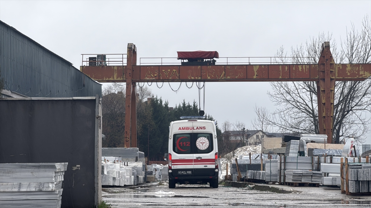 Kocaeli'de vinçten düşen işçi öldü