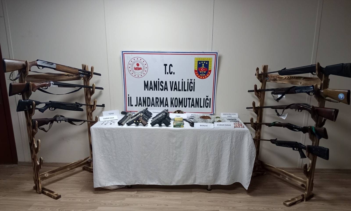 Manisa'da narkotik ve kaçakçılık operasyonunda yakalanan 10 şüpheli tutuklandı