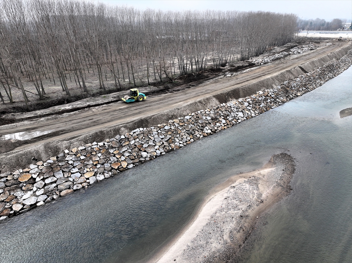 Meriç Nehri'nin seddeleri taşkınlara karşı güçlendiriliyor