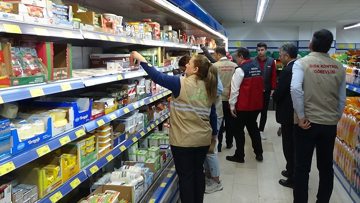 Mersin'de satışı yasaklanan “limon suyu” görünümlü ürünlere karşı denetim yapıldı