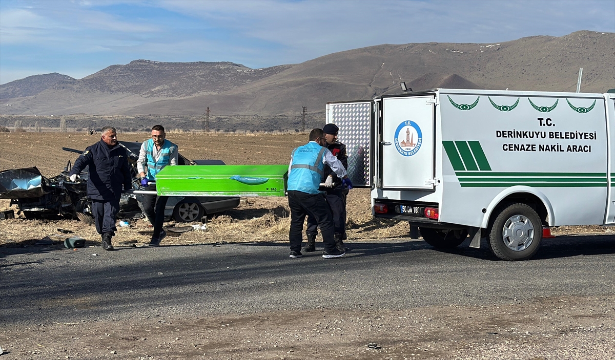 Nevşehir'de iki otomobilin çarpıştığı kazada baba ve oğlu öldü, 4 kişi yaralandı