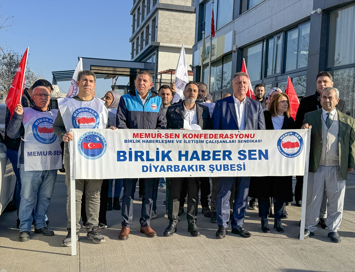 Rize'de iki PTT çalışanının öldürülmesi Diyarbakır'da protesto edildi