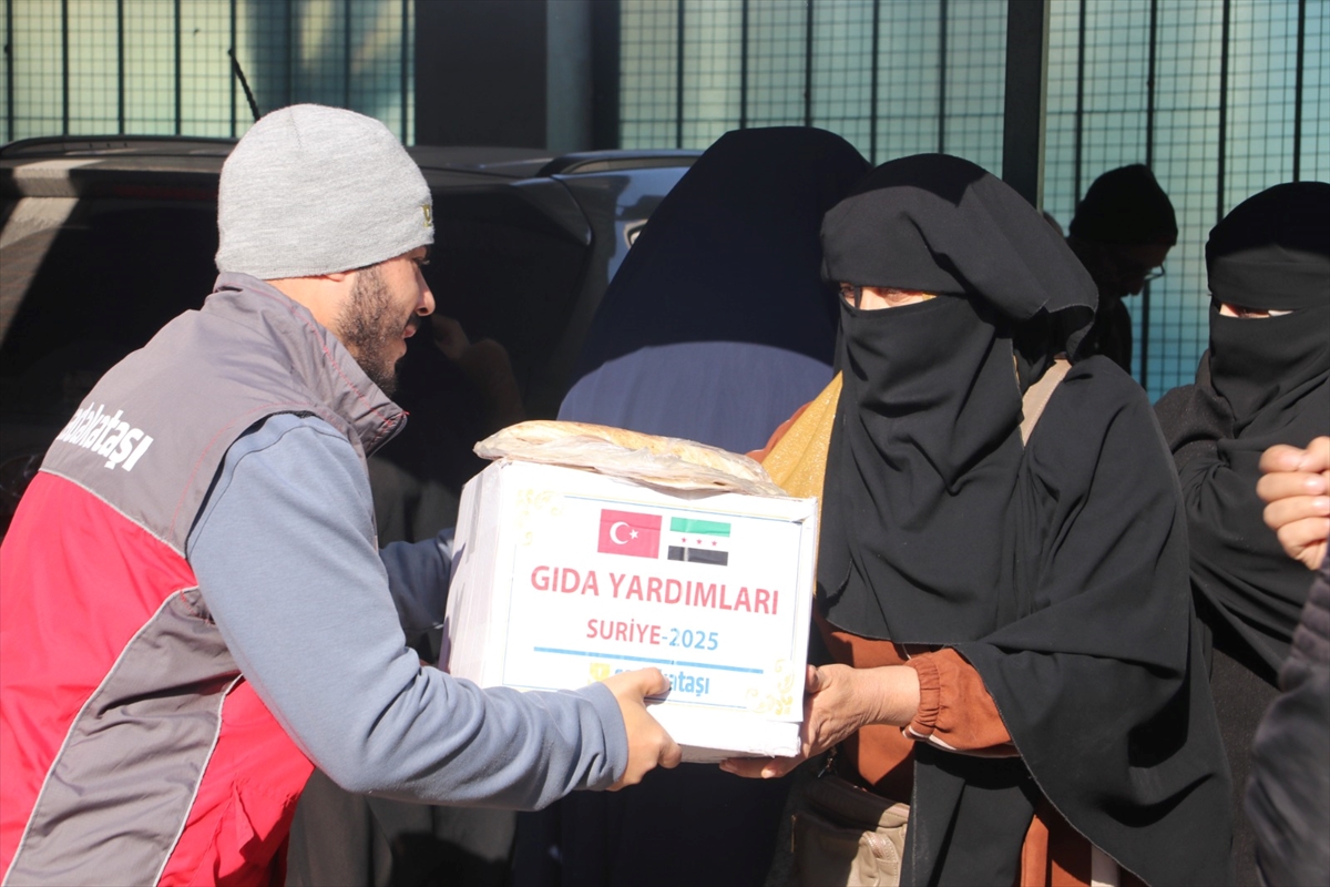 Sadakataşı Derneğinden İdlib'de 600 aileye kumanya yardımı