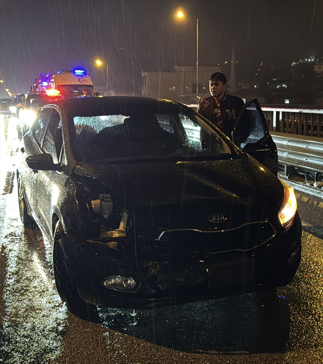 Samsun'da 8 aracın karıştığı zincirleme trafik kazasında 2 kişi yaralandı