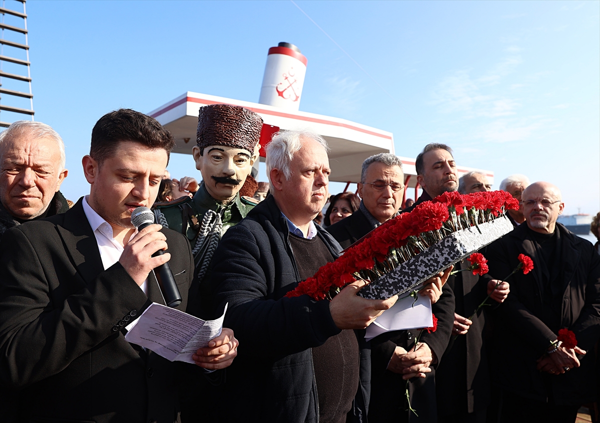 Samsun'da mübadiller denize karanfil bırakarak atalarını andı