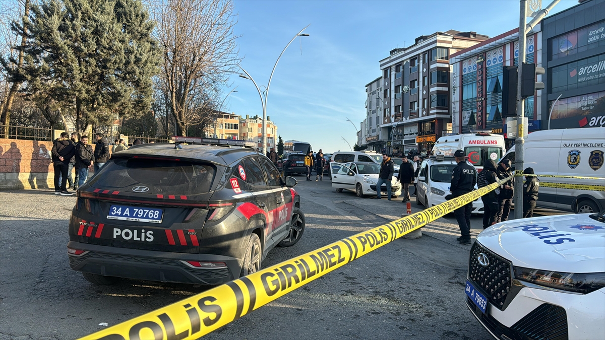 Sultangazi'de polis ekipleri tarafından durdurulan araçta kadın cesedi bulundu