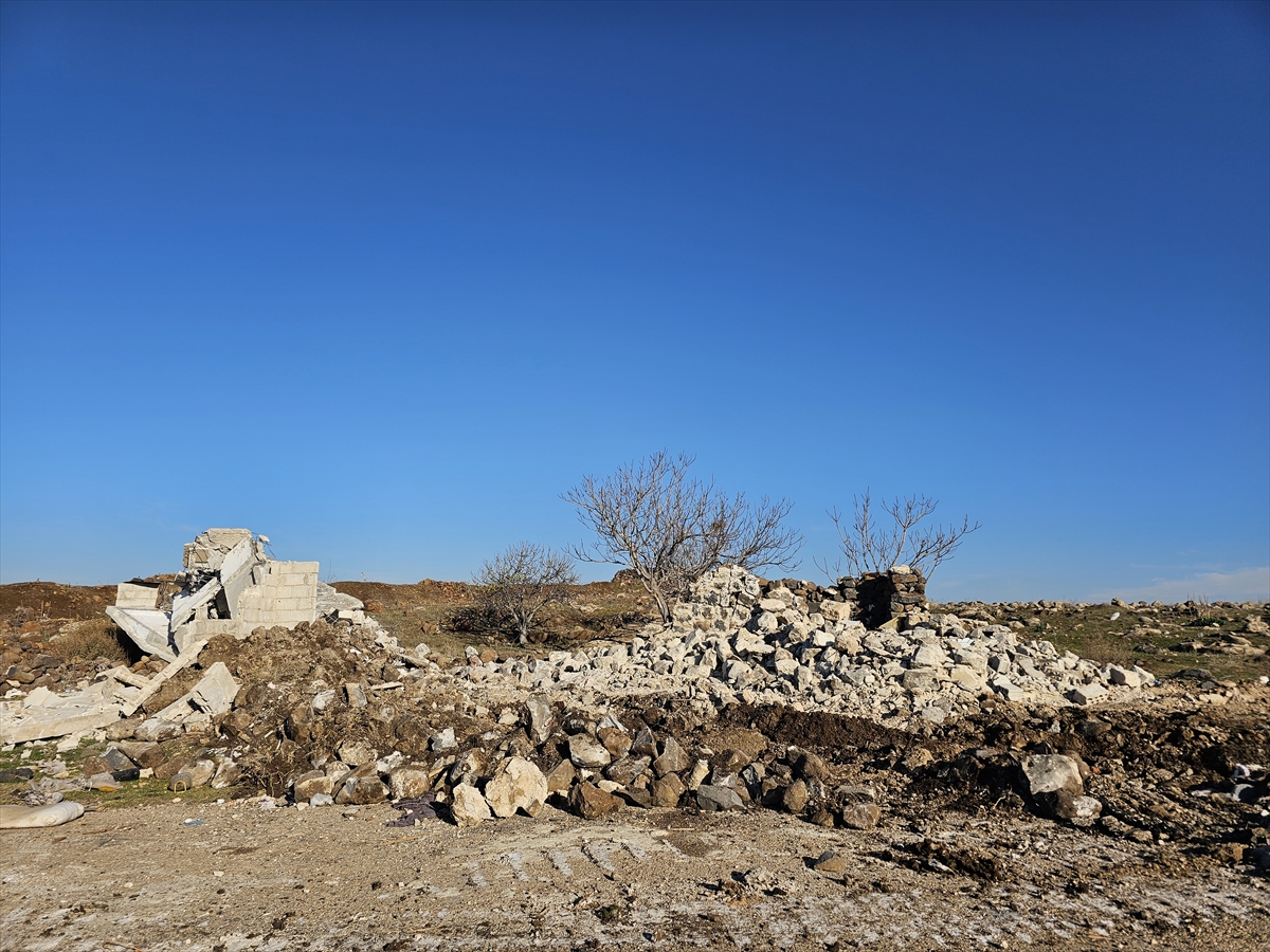 Suriye'deki işgalini sürdüren İsrail, Kuneytra'da 4 beldede sivil yerleşimleri tahrip etti