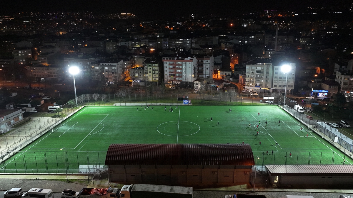 Trabzonsporlu efsaneleri yetiştiren mahallede genç yetenekler meşin yuvarlağın peşinde