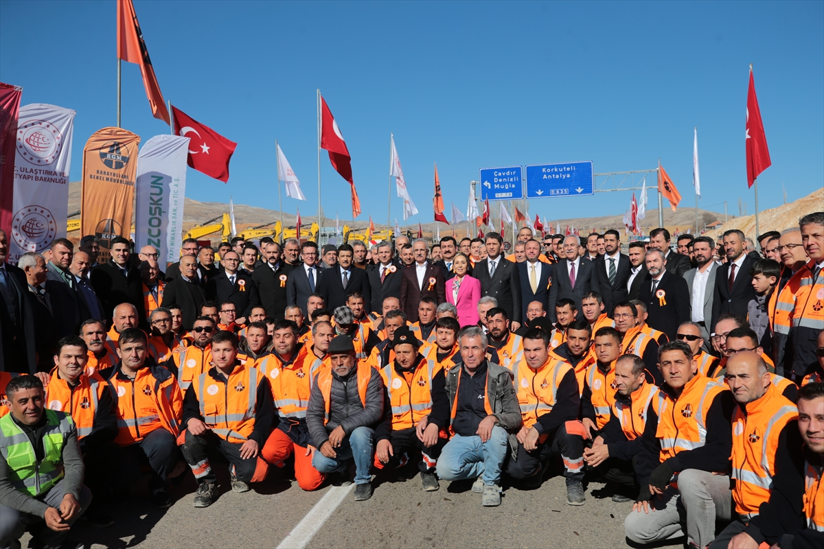 Ulaştırma ve Altyapı Bakanı Uraloğlu,  Korkuteli-Elmalı yolunun açılışını yaptı: