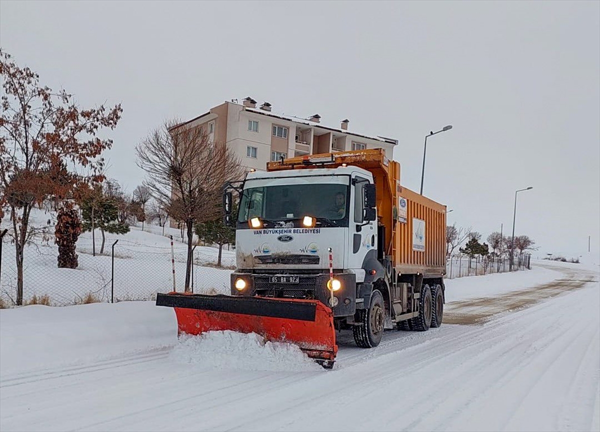 Van, Bitlis ve Muş'ta 293 yerleşim birimine ulaşım sağlanamıyor