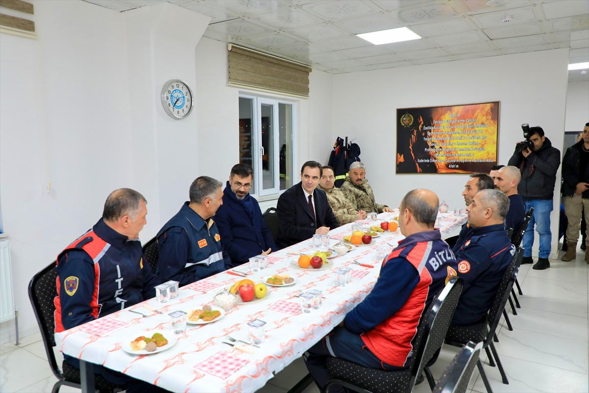 Van, Muş, Bitlis ve Hakkari valileri, yılbaşı gecesi görev yapan personeli ziyaret etti