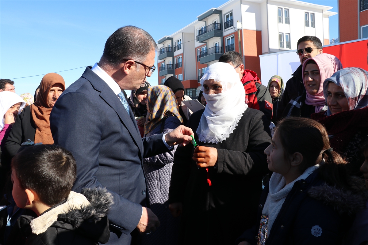 Van'da eşleri vefat eden 51 kadın için yapılan konutlar teslim edildi