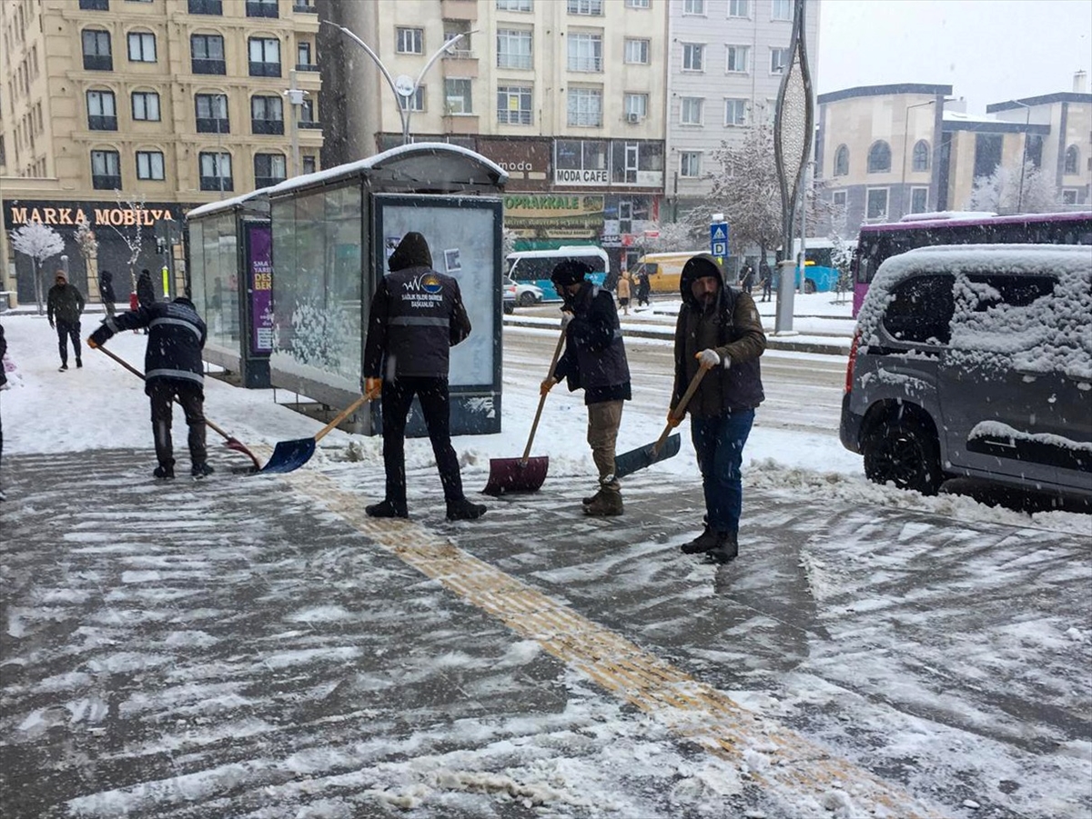 Van'da kar yağışı etkili oldu