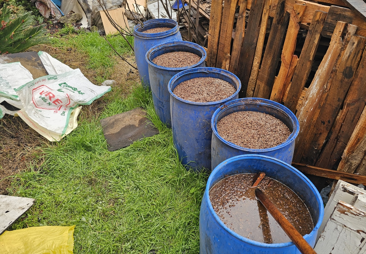 Adana'da 2 bin 800 litre sahte içki ele geçirildi