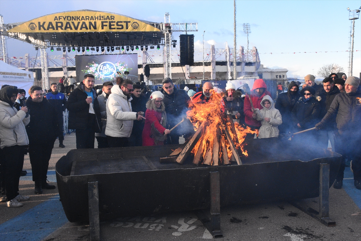 Afyonkarahisar'da “3. KaravanFest”in kamp ateşi yakıldı