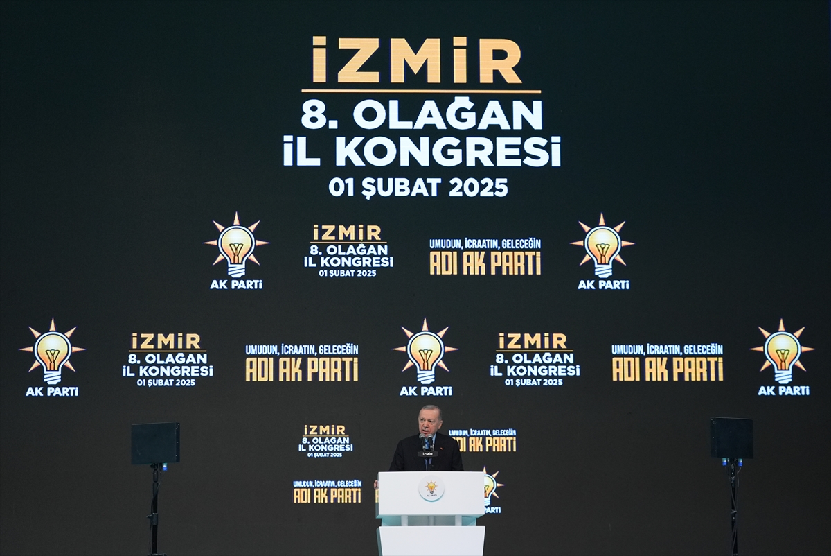 Cumhurbaşkanı Erdoğan: “Gazi'nin emaneti olan Cumhuriyet'e en büyük zararı, sorsanız Atatürkçülüğü ve Kemalizmi kimseye bırakmayan işte bu mirasyedi tayfa vermektedir”